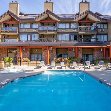 Whistler Village Inn & Suites Экстерьер фото