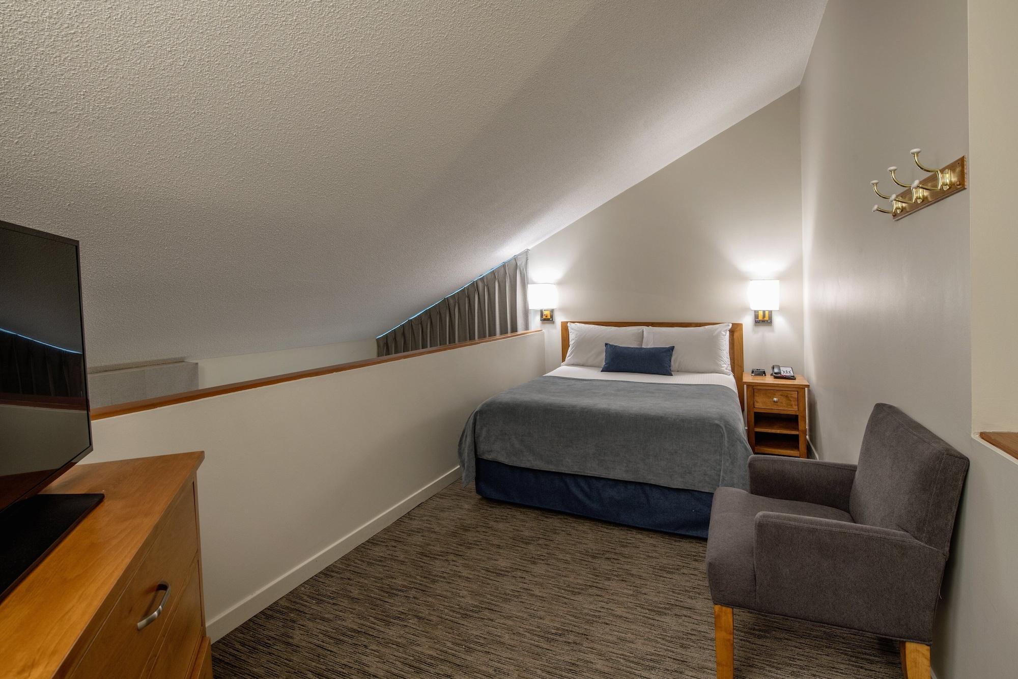 Whistler Village Inn & Suites Экстерьер фото