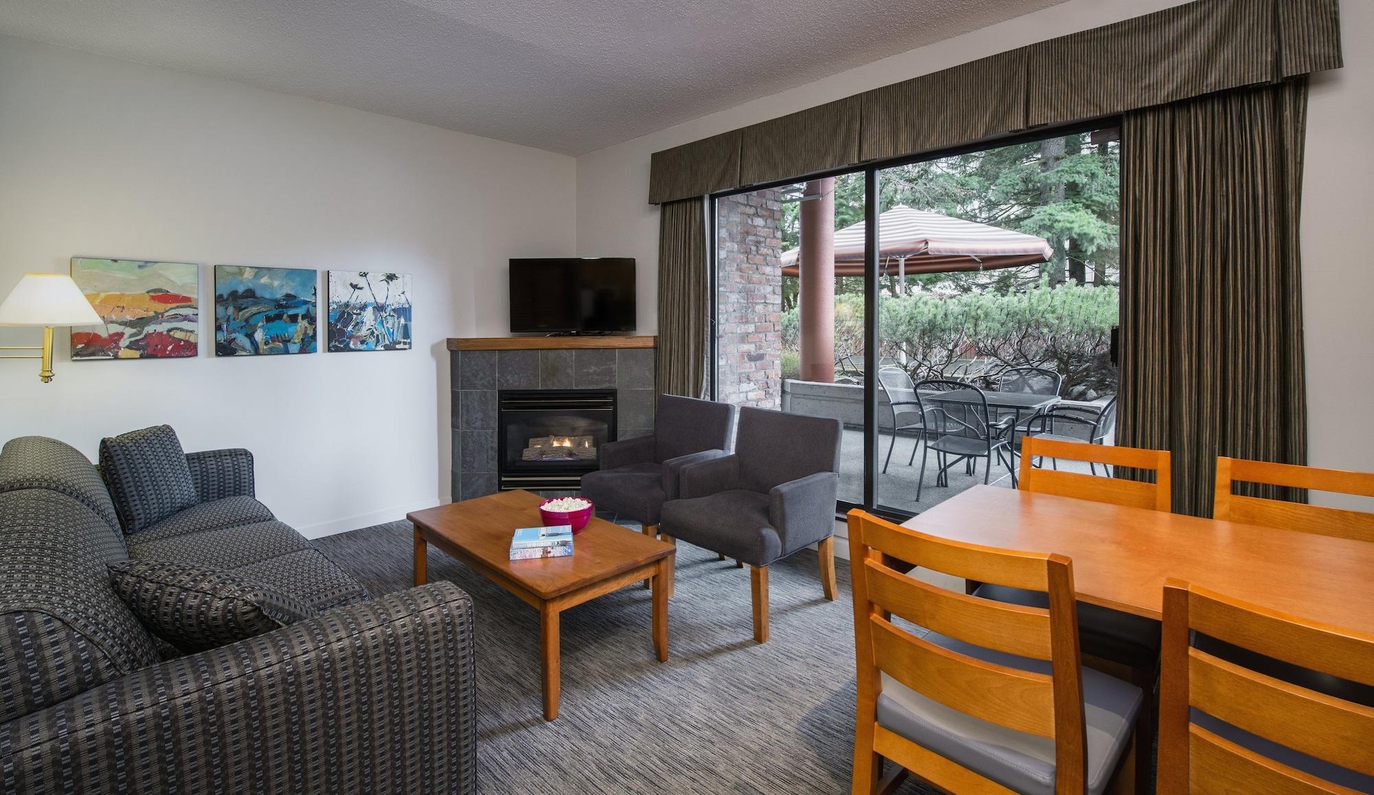 Whistler Village Inn & Suites Экстерьер фото
