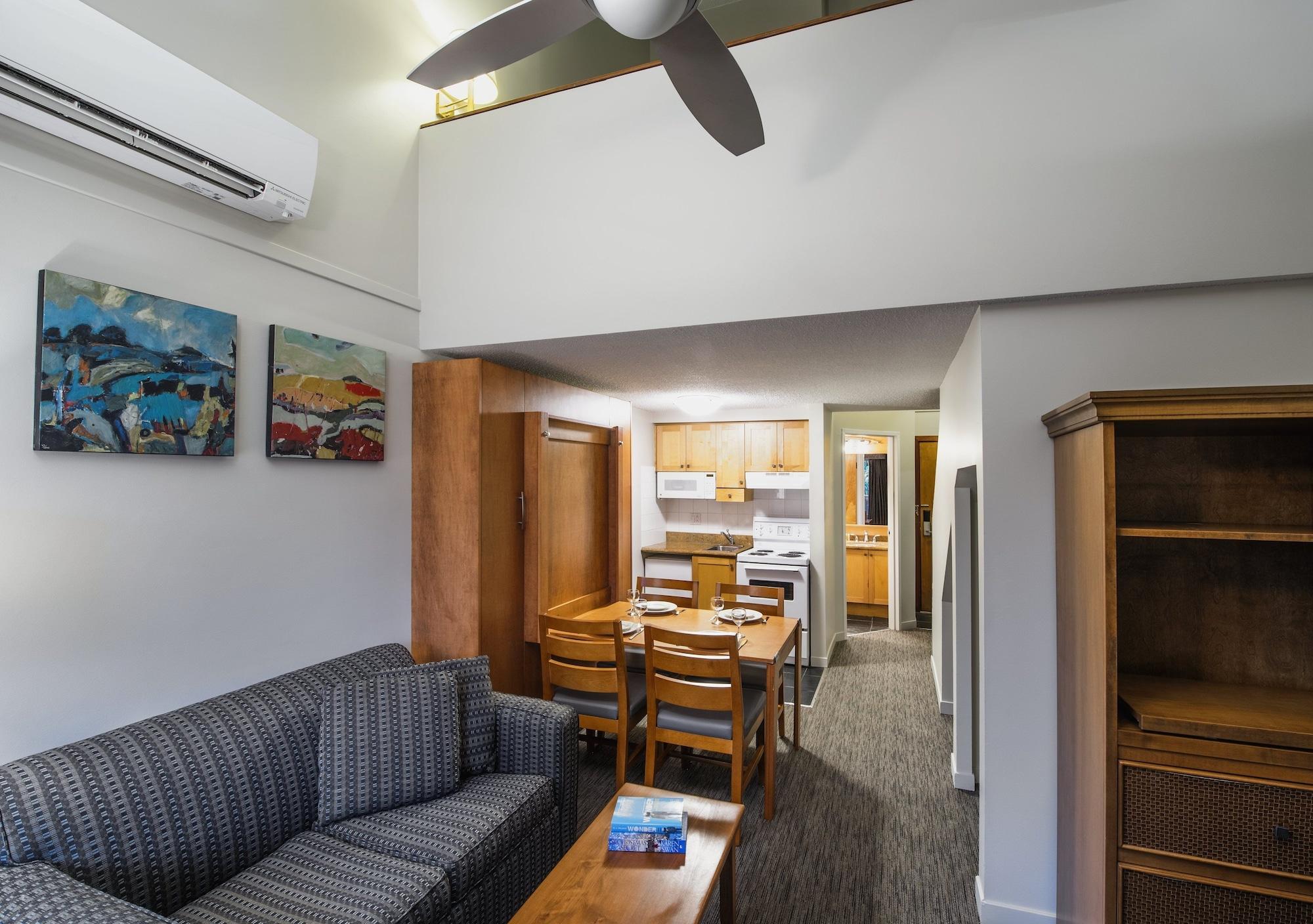 Whistler Village Inn & Suites Экстерьер фото