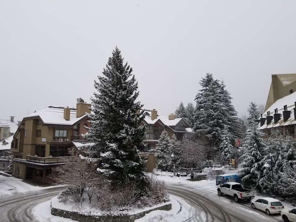 Whistler Village Inn & Suites Экстерьер фото
