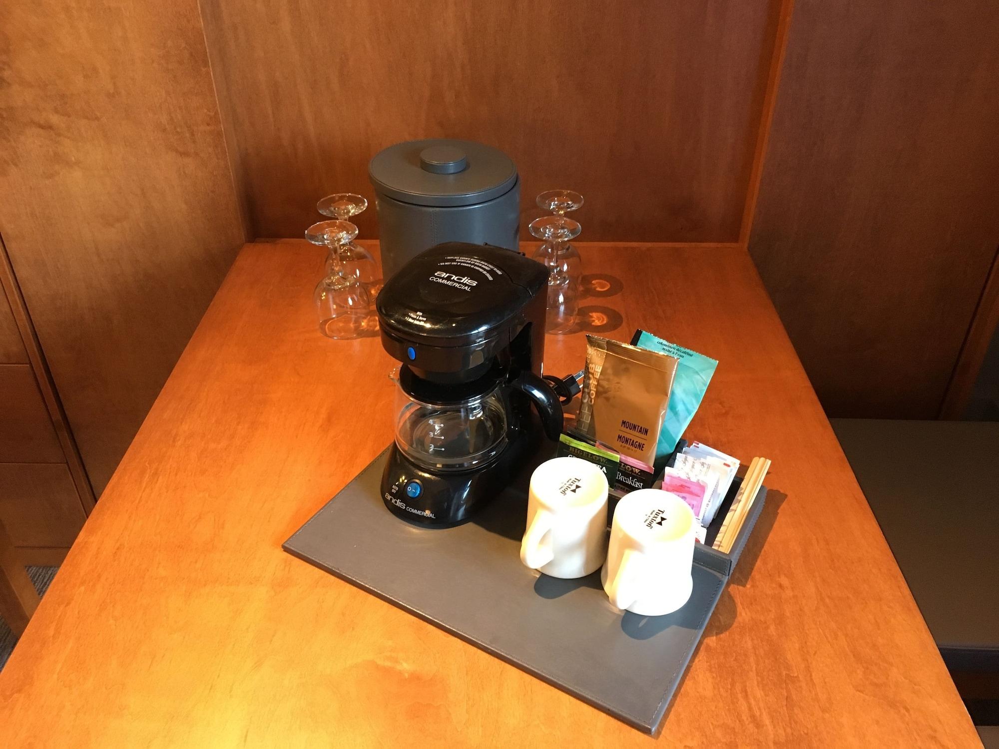 Whistler Village Inn & Suites Экстерьер фото