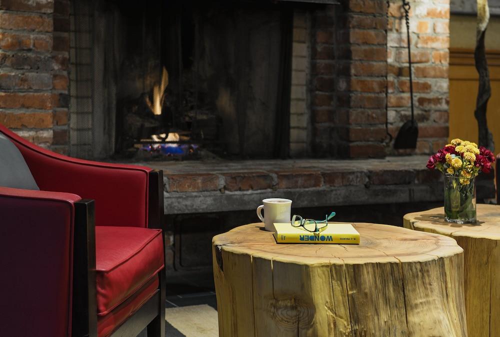 Whistler Village Inn & Suites Экстерьер фото