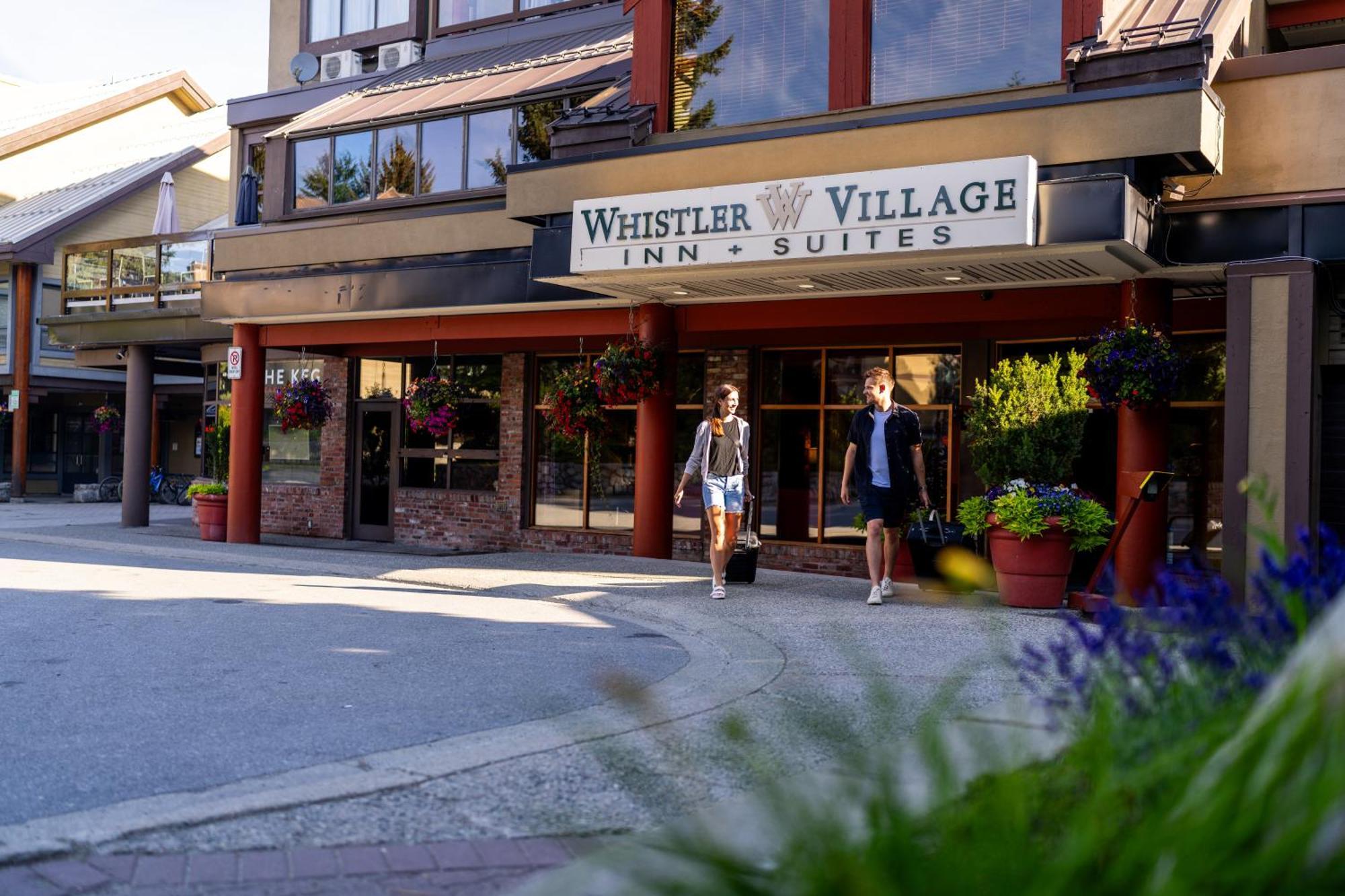 Whistler Village Inn & Suites Экстерьер фото