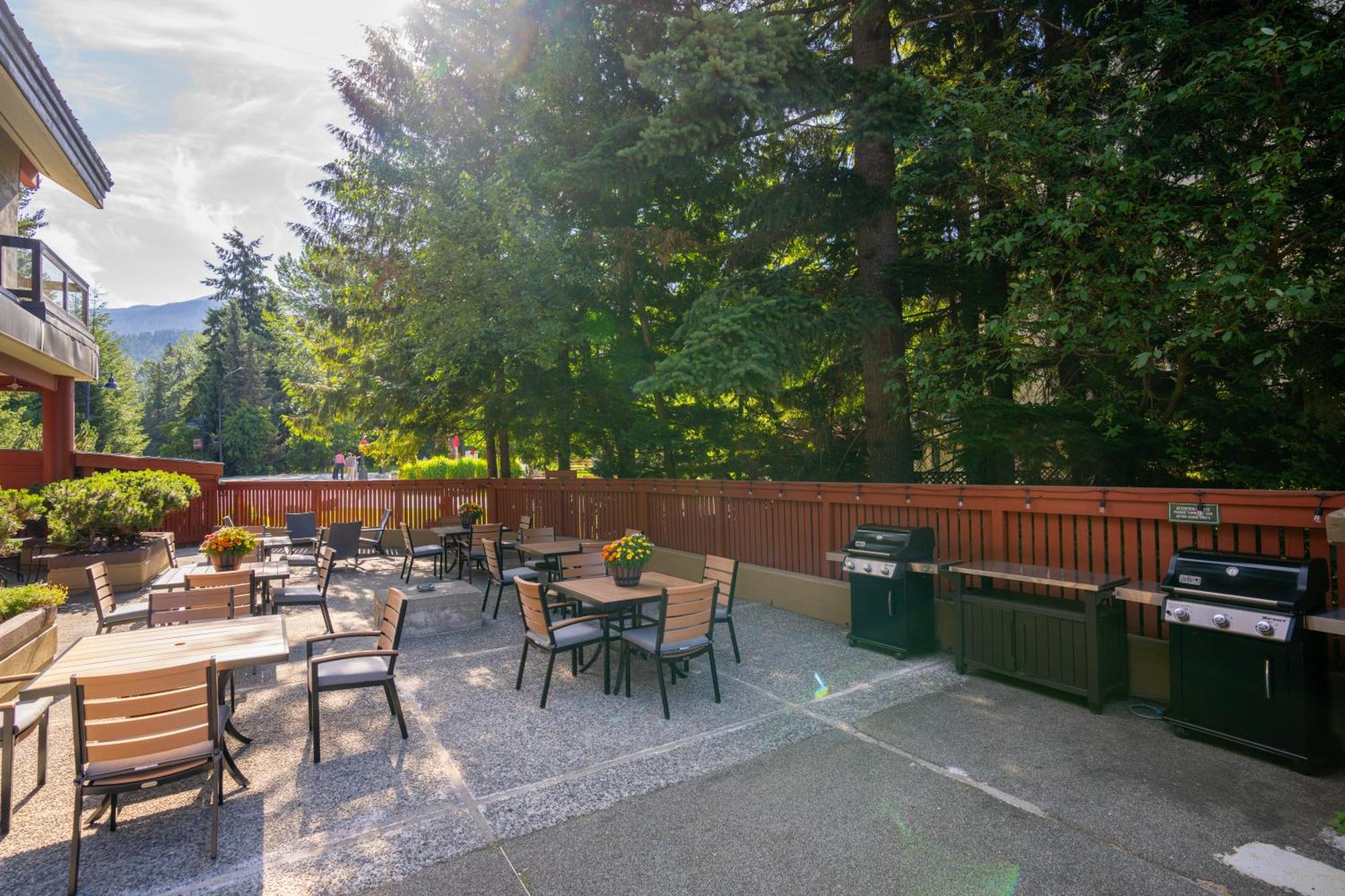 Whistler Village Inn & Suites Экстерьер фото