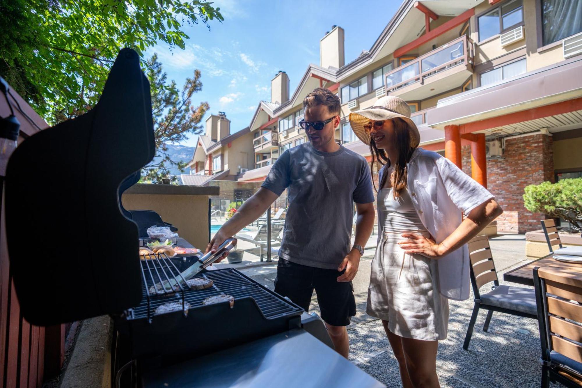 Whistler Village Inn & Suites Экстерьер фото