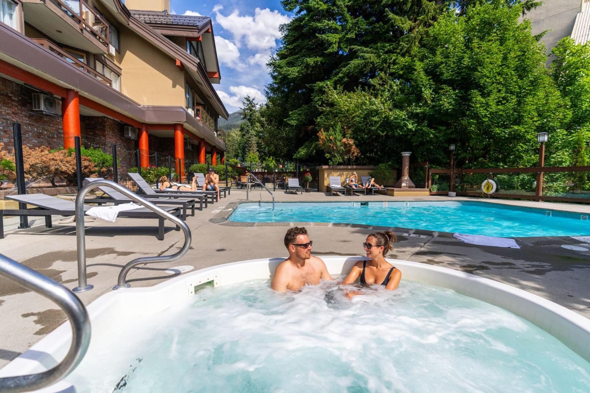 Whistler Village Inn & Suites Экстерьер фото