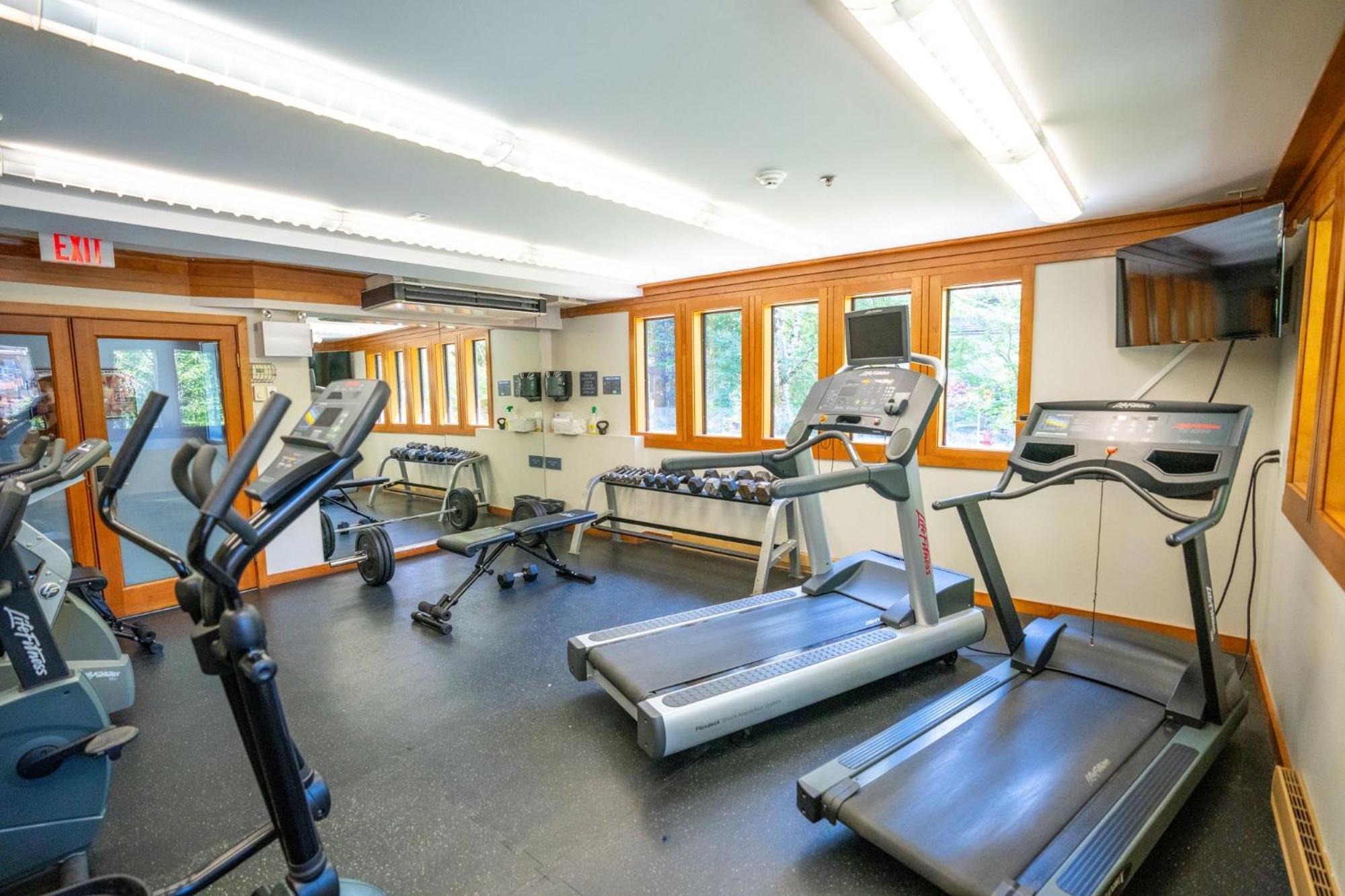 Whistler Village Inn & Suites Экстерьер фото