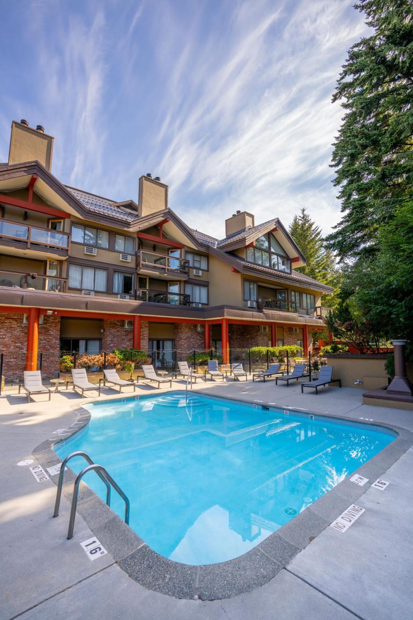 Whistler Village Inn & Suites Экстерьер фото