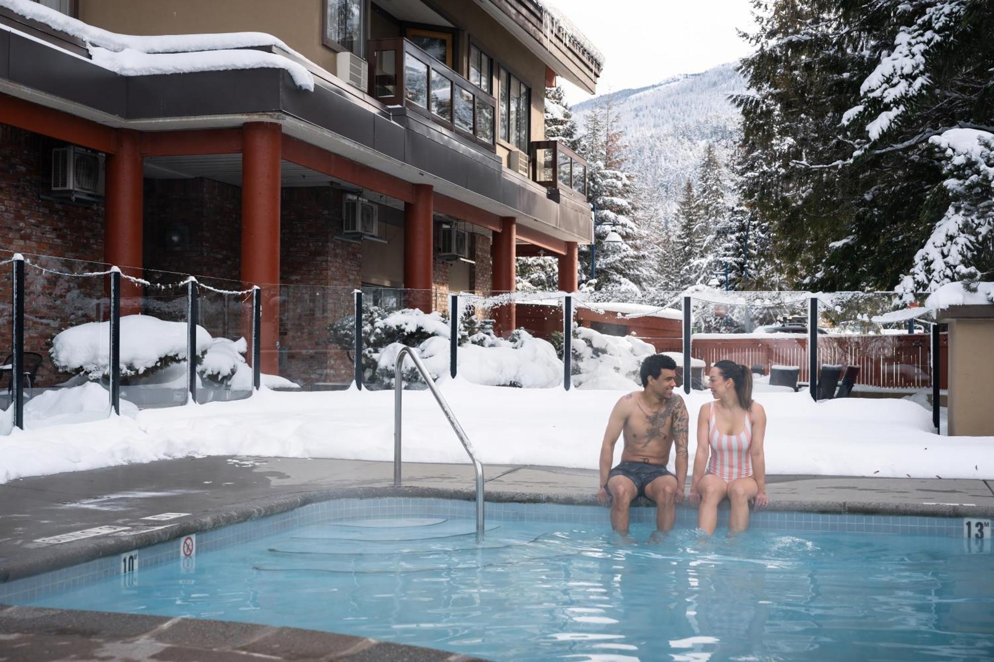 Whistler Village Inn & Suites Экстерьер фото