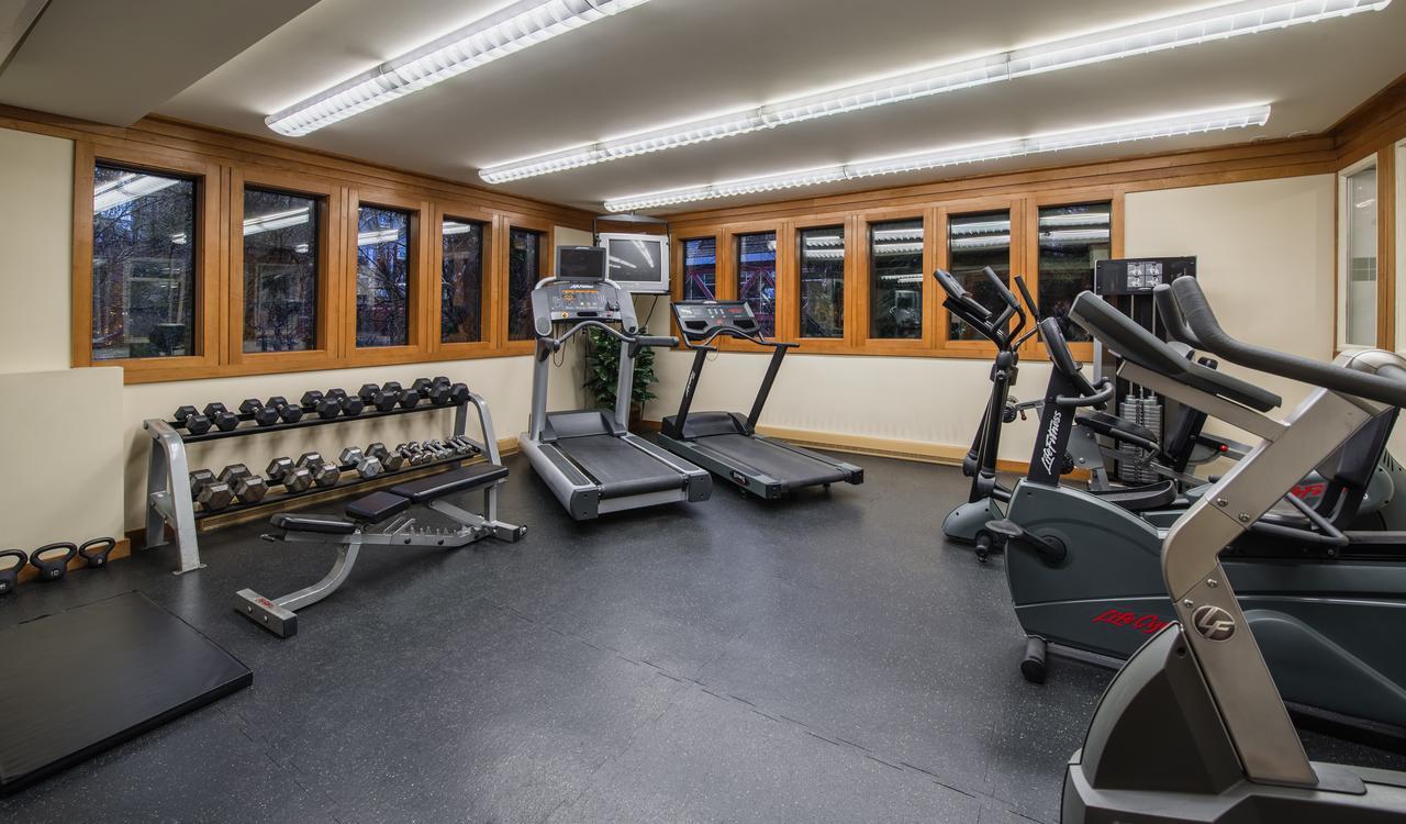 Whistler Village Inn & Suites Экстерьер фото