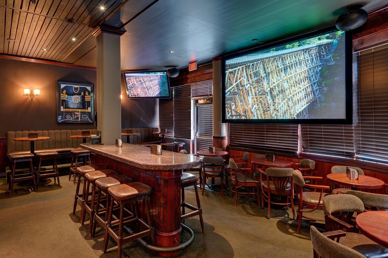 Whistler Village Inn & Suites Экстерьер фото