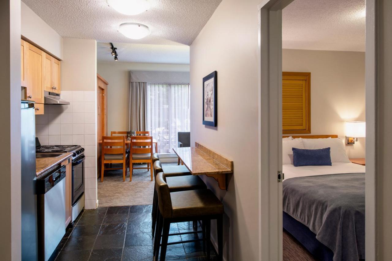 Whistler Village Inn & Suites Экстерьер фото